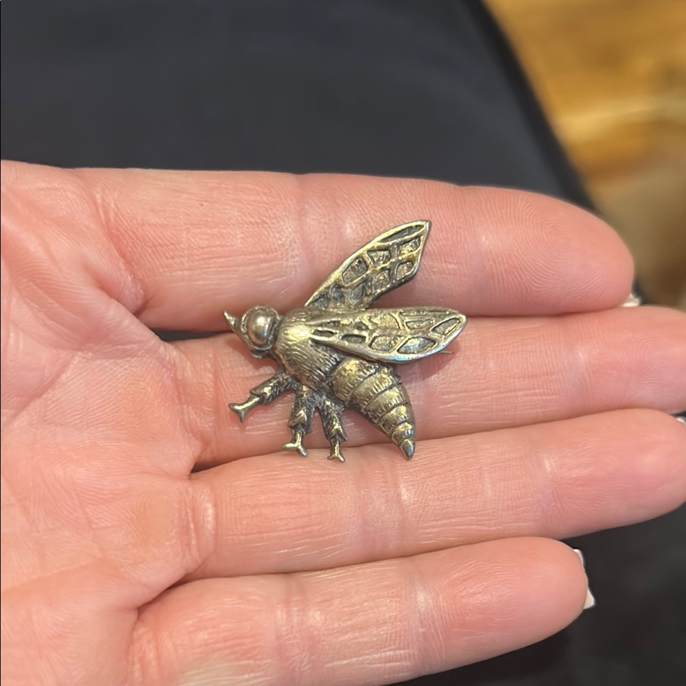 Gold Insect Brooch - Picture 3 of 4